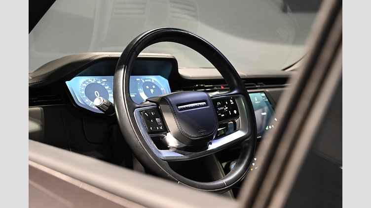 2022 Begagnad Land Rover Range Rover Charente Grey AWD D350 First Edition