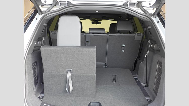 2025 認定中古車 Land Rover Discovery Sport ハクバシルバー D200マイルドハイブリッド（ディーゼル） 標準ホイール Dynamic SE