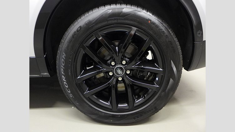 2025 認定中古車 Land Rover Discovery Sport ハクバシルバー D200マイルドハイブリッド（ディーゼル） 標準ホイール Dynamic SE