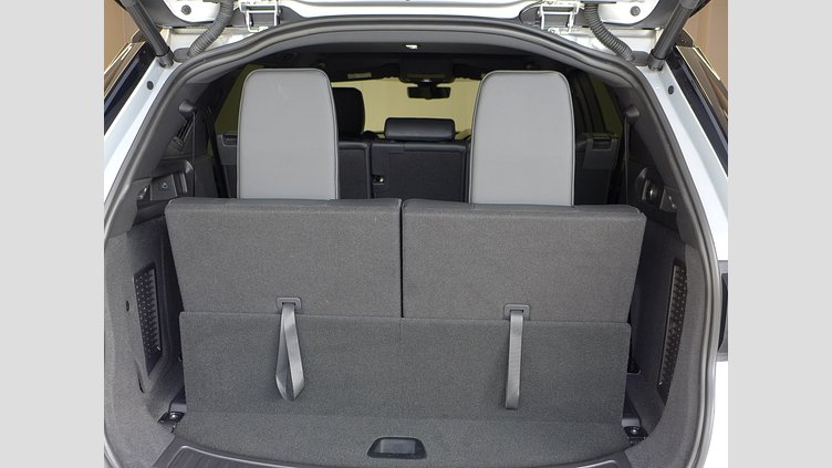 2025 認定中古車 Land Rover Discovery Sport ハクバシルバー D200マイルドハイブリッド（ディーゼル） 標準ホイール Dynamic SE