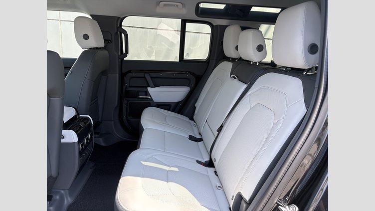 2024 認定中古車 Land Rover Defender 110 サントリーニブラック D350 ディーゼルマイルドハイブリッド X-Dynamic SE
