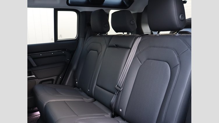 2023 認定中古車 Land Rover Defender 110 サントリーニブラック P525 AWD (AT) V8
