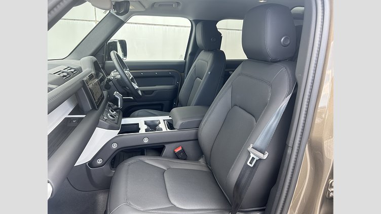2024 認定中古車 Land Rover Defender 110 Gondwana Stone 3.0 litre i6D​ S D350