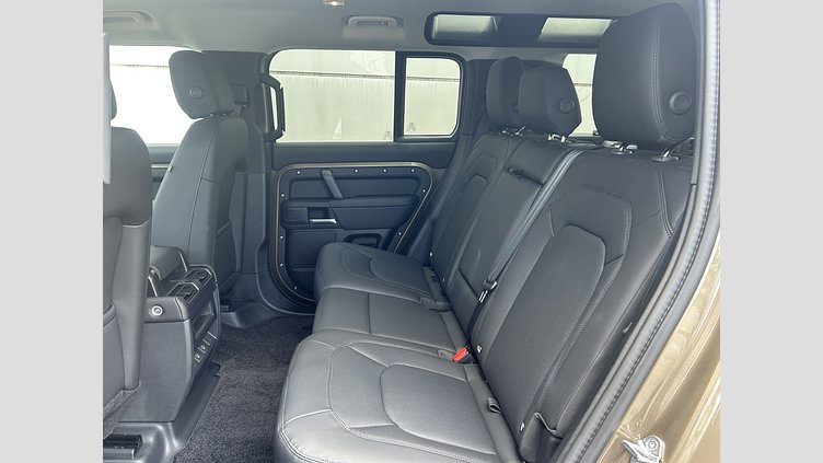 2024 認定中古車 Land Rover Defender 110 Gondwana Stone 3.0 litre i6D​ S D350