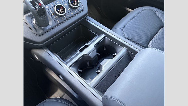 2025 Вживаний Land Rover Defender 110 Santorini Black 3.0 litre i6D​ X-Dynamic SE