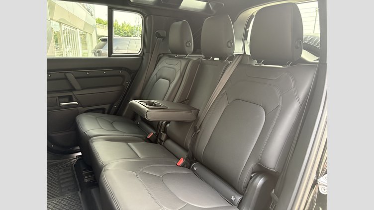 2025 認定中古車 Land Rover Defender 110 Santorini Black 3.0 litre i6D​ XダイナミックHSE 3.0L D350 4WD