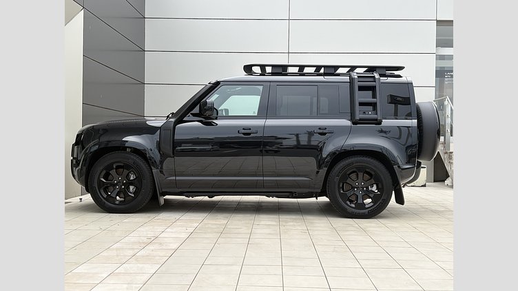 2025 認定中古車 Land Rover Defender 110 Santorini Black 3.0 litre i6D​ XダイナミックHSE 3.0L D350 4WD
