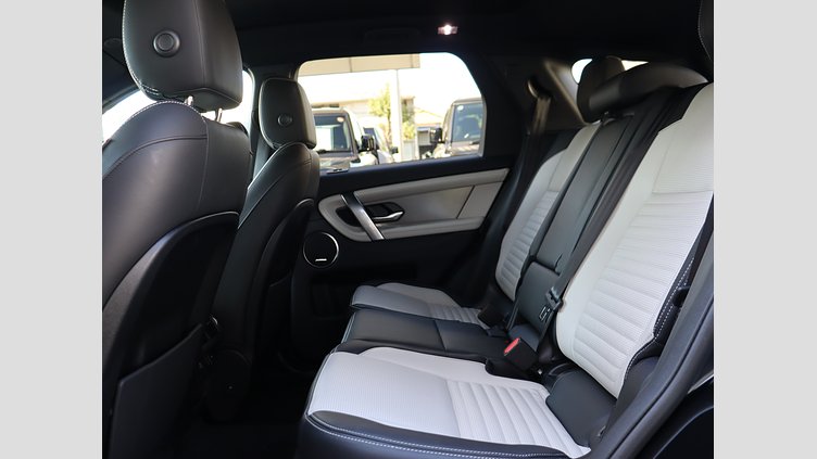 2024 認定中古車 Land Rover Discovery Sport サントリーニブラック プラグインハイブリッド（ガソリン） 標準ホイール Dynamic HSE