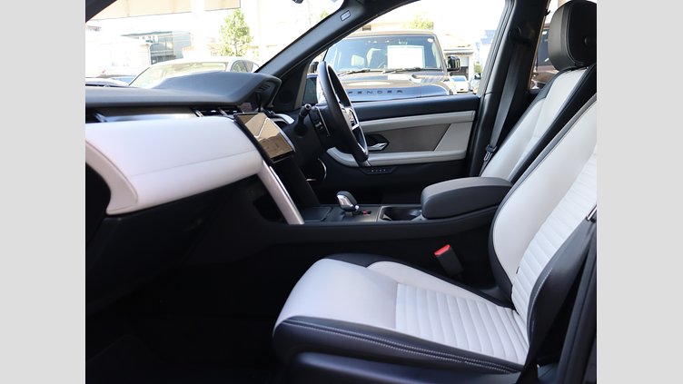 2024 認定中古車 Land Rover Discovery Sport サントリーニブラック プラグインハイブリッド（ガソリン） 標準ホイール Dynamic HSE