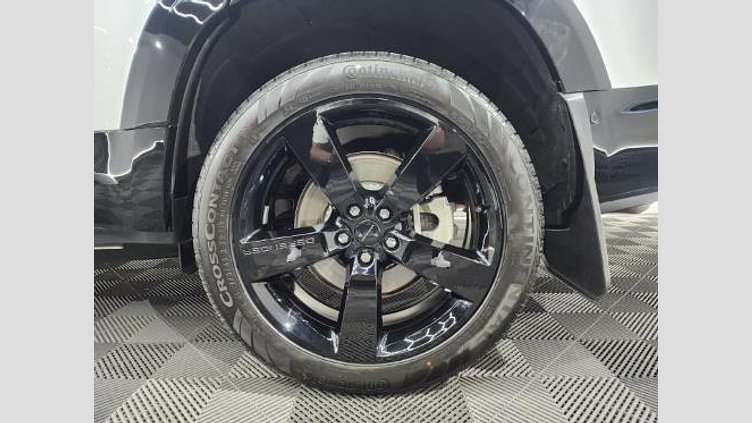 2025 Approved Land Rover Defender 130 Fuji White D350 X-Dynamic HSE D350 X-Dynamic HSE