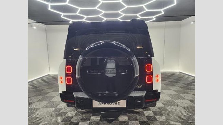 2025 Approved Land Rover Defender 130 Fuji White D350 X-Dynamic HSE D350 X-Dynamic HSE