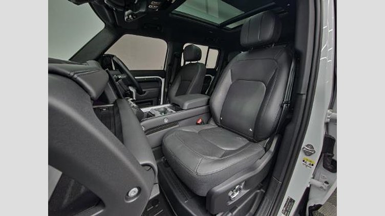 2025 Approved Land Rover Defender 130 Fuji White D350 X-Dynamic HSE D350 X-Dynamic HSE