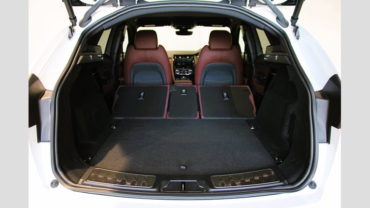 2025 認定中古車 Jaguar E-Pace Fuji White 2.0 litre i4D​ R-Dyanamic SE D200