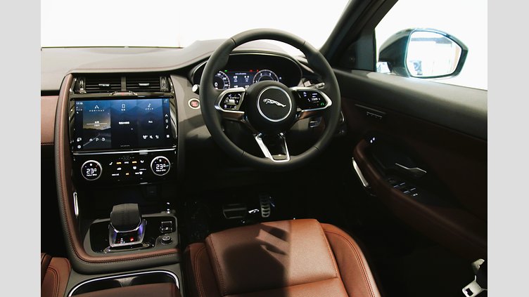2025 認定中古車 Jaguar E-Pace Fuji White 2.0 litre i4D​ R-Dyanamic SE D200