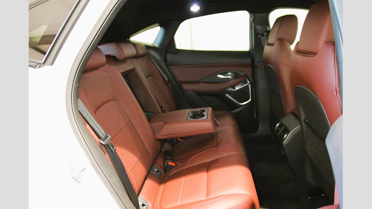 2025 認定中古車 Jaguar E-Pace Fuji White 2.0 litre i4D​ R-Dyanamic SE D200