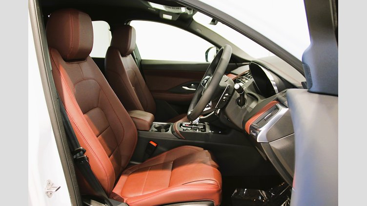 2025 認定中古車 Jaguar E-Pace Fuji White 2.0 litre i4D​ R-Dyanamic SE D200