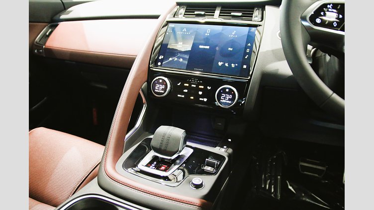 2025 認定中古車 Jaguar E-Pace Fuji White 2.0 litre i4D​ R-Dyanamic SE D200