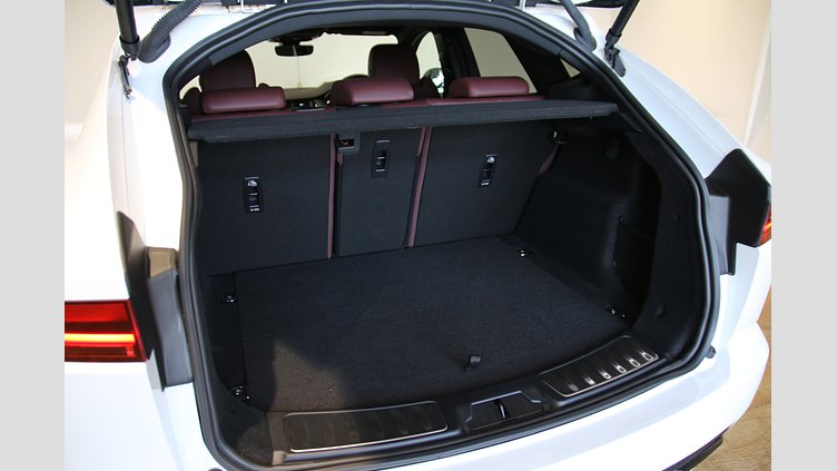 2025 認定中古車 Jaguar E-Pace Fuji White 2.0 litre i4D​ R-Dyanamic SE D200