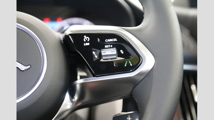 2025 認定中古車 Jaguar E-Pace Fuji White 2.0 litre i4D​ R-Dyanamic SE D200