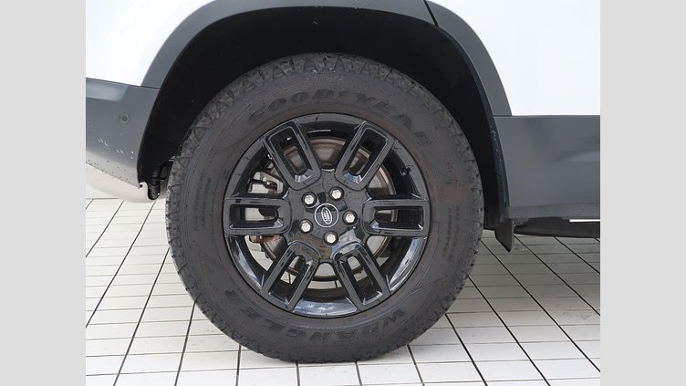 2023 認定中古車 Land Rover Defender 110 フジホワイト D300 AWD（AT） S