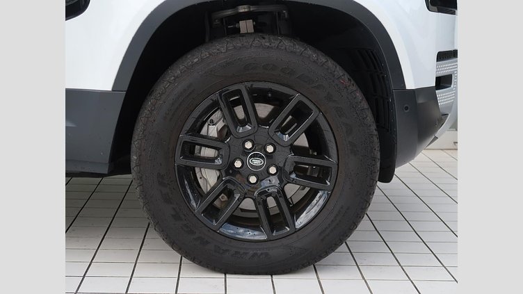 2023 認定中古車 Land Rover Defender 110 フジホワイト D300 AWD（AT） S