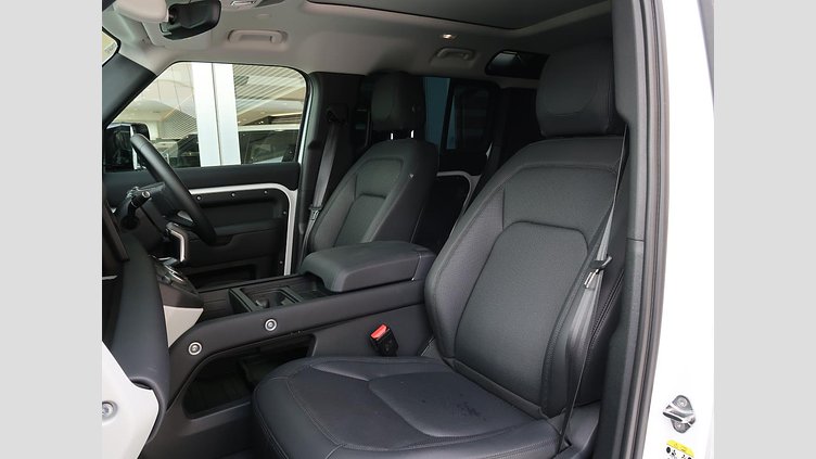 2023 認定中古車 Land Rover Defender 110 フジホワイト D300 AWD（AT） S