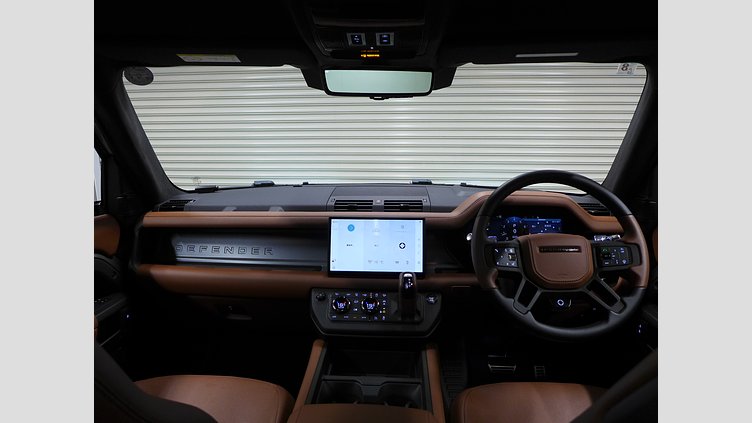 2025 認定中古車 Land Rover Defender 110 ペトラカッパー P635 ガソリンV8マイルドハイブリッド OCTA