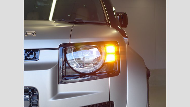 2025 認定中古車 Land Rover Defender 110 ペトラカッパー P635 ガソリンV8マイルドハイブリッド OCTA