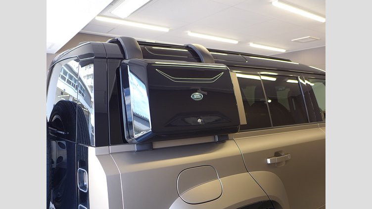2025 認定中古車 Land Rover Defender 110 ペトラカッパー P635 ガソリンV8マイルドハイブリッド OCTA