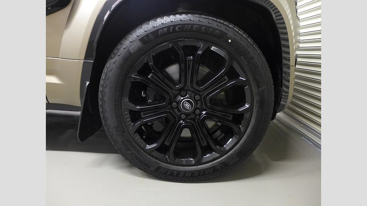 2025 認定中古車 Land Rover Defender 110 ペトラカッパー P635 ガソリンV8マイルドハイブリッド OCTA