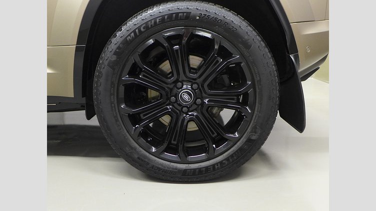 2025 認定中古車 Land Rover Defender 110 ペトラカッパー P635 ガソリンV8マイルドハイブリッド OCTA