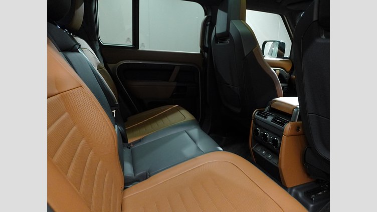 2025 認定中古車 Land Rover Defender 110 ペトラカッパー P635 ガソリンV8マイルドハイブリッド OCTA