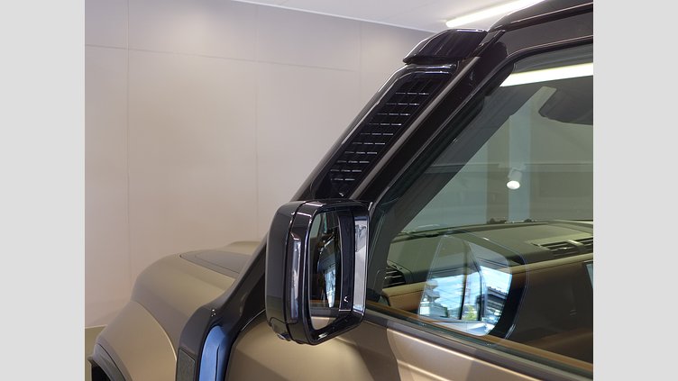 2025 認定中古車 Land Rover Defender 110 ペトラカッパー P635 ガソリンV8マイルドハイブリッド OCTA