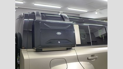 Defender 110 57