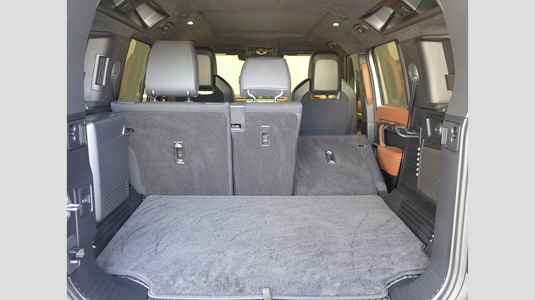 2025 認定中古車 Land Rover Defender 110 ペトラカッパー P635 ガソリンV8マイルドハイブリッド OCTA