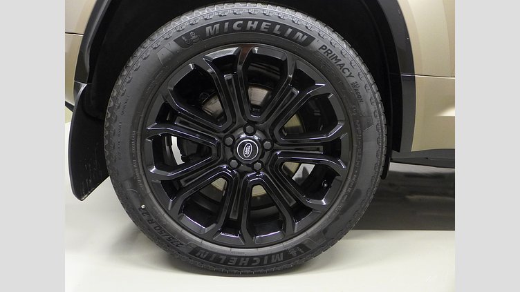 2025 認定中古車 Land Rover Defender 110 ペトラカッパー P635 ガソリンV8マイルドハイブリッド OCTA