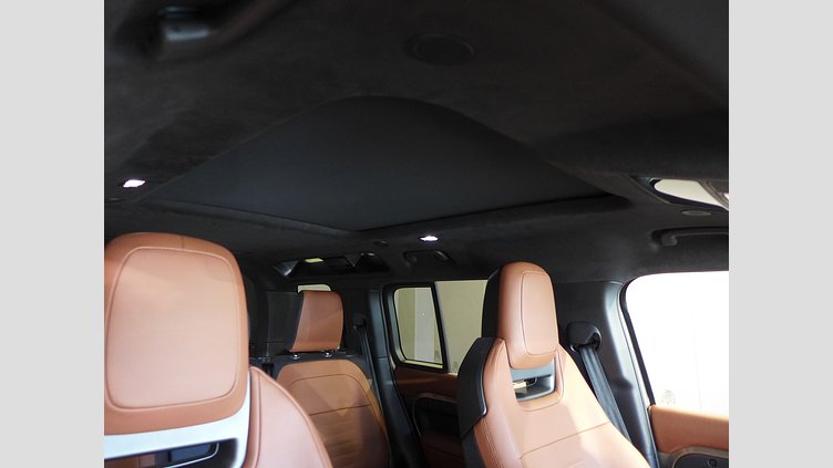 2025 認定中古車 Land Rover Defender 110 ペトラカッパー P635 ガソリンV8マイルドハイブリッド OCTA