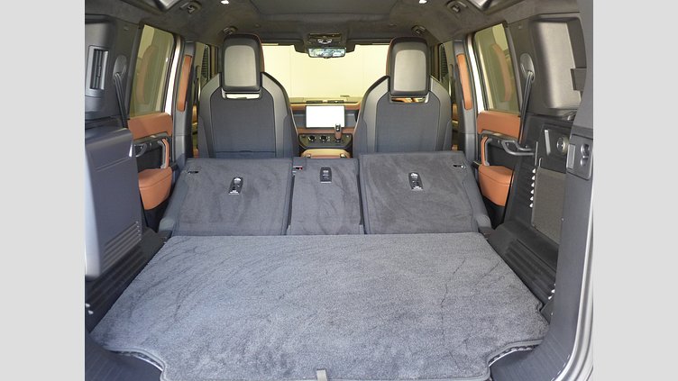 2025 認定中古車 Land Rover Defender 110 ペトラカッパー P635 ガソリンV8マイルドハイブリッド OCTA