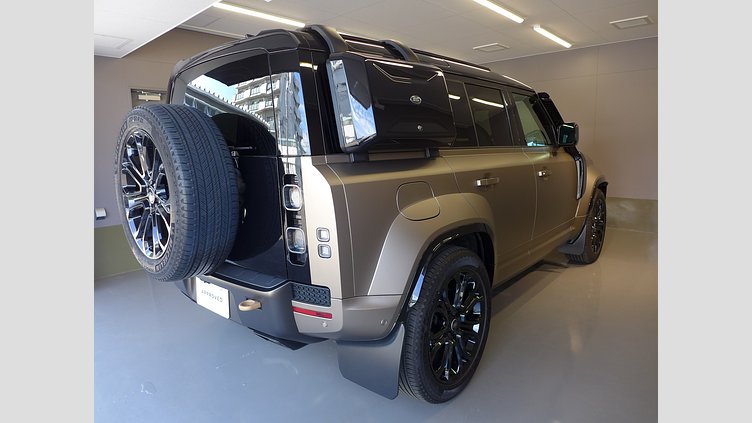 2025 認定中古車 Land Rover Defender 110 ペトラカッパー P635 ガソリンV8マイルドハイブリッド OCTA