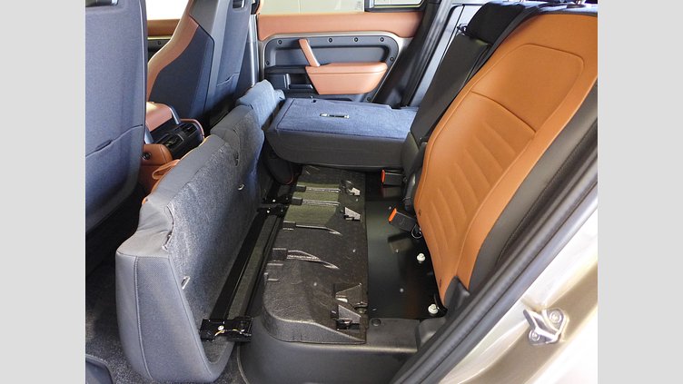2025 認定中古車 Land Rover Defender 110 ペトラカッパー P635 ガソリンV8マイルドハイブリッド OCTA