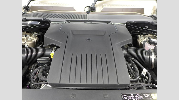 2025 認定中古車 Land Rover Defender 110 ペトラカッパー P635 ガソリンV8マイルドハイブリッド OCTA