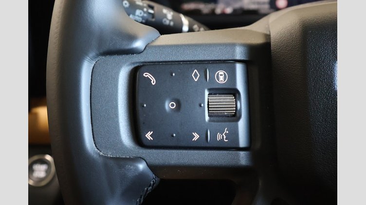 2023 認定中古車 Land Rover Defender 110 パンゲアグリーン D300 AWD（AT） X-DYNAMIC HSE