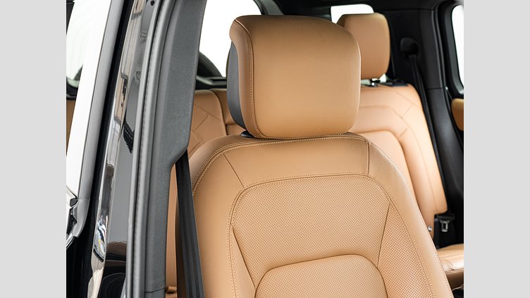 2025 認定中古車 Land Rover Defender 110 Santorini Black 3.0 litre i6D​ X-DYNAMIC HSE D350 エアサス　5人乗り