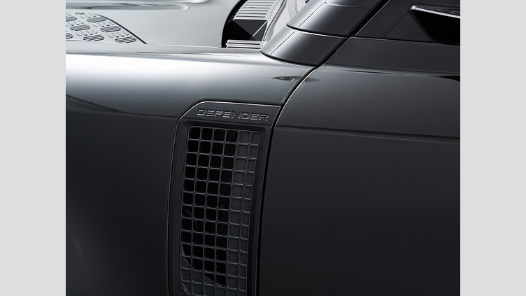 2025 認定中古車 Land Rover Defender 110 Santorini Black 3.0 litre i6D​ X-DYNAMIC HSE D350 エアサス　5人乗り