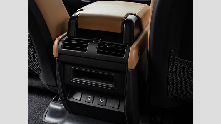 2025 認定中古車 Land Rover Defender 110 Santorini Black 3.0 litre i6D​ X-DYNAMIC HSE D350 エアサス　5人乗り