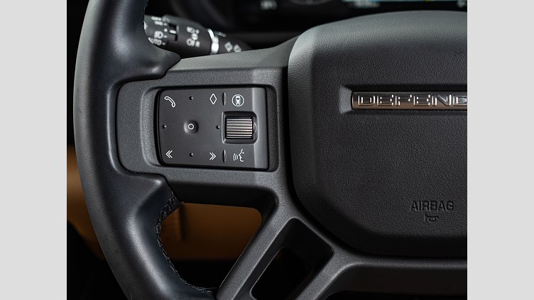 2025 認定中古車 Land Rover Defender 110 Santorini Black 3.0 litre i6D​ X-DYNAMIC HSE D350 エアサス　5人乗り