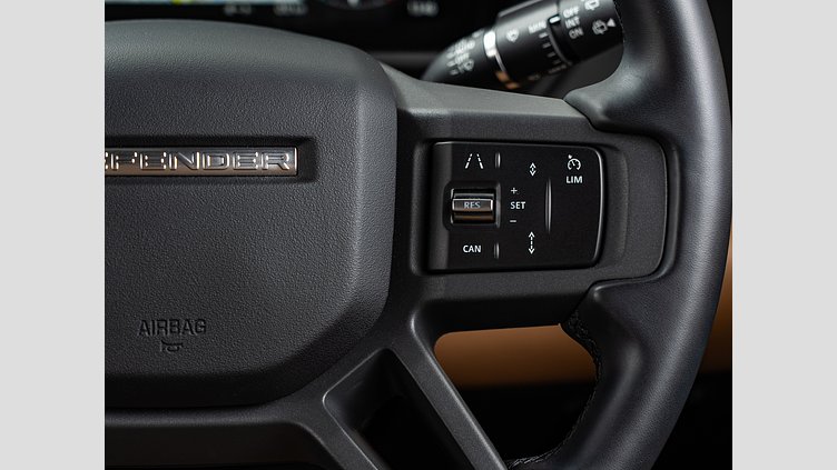 2025 認定中古車 Land Rover Defender 110 Santorini Black 3.0 litre i6D​ X-DYNAMIC HSE D350 エアサス　5人乗り