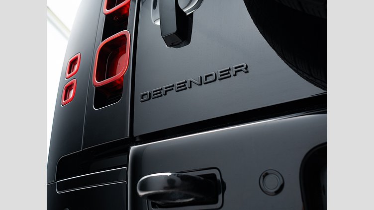 2025 認定中古車 Land Rover Defender 110 Santorini Black 3.0 litre i6D​ X-DYNAMIC HSE D350 エアサス　5人乗り