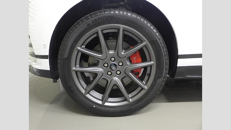 2024 認定中古車 Land Rover Range Rover Velar オストゥーニパールホワイト P400eプラグインハイブリッド（ガソリン） スタンダードホイールベース Dynamic SE