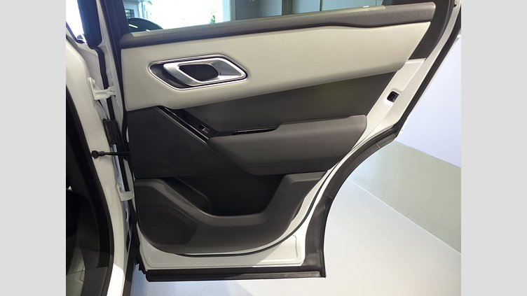 2024 認定中古車 Land Rover Range Rover Velar オストゥーニパールホワイト P400eプラグインハイブリッド（ガソリン） スタンダードホイールベース Dynamic SE